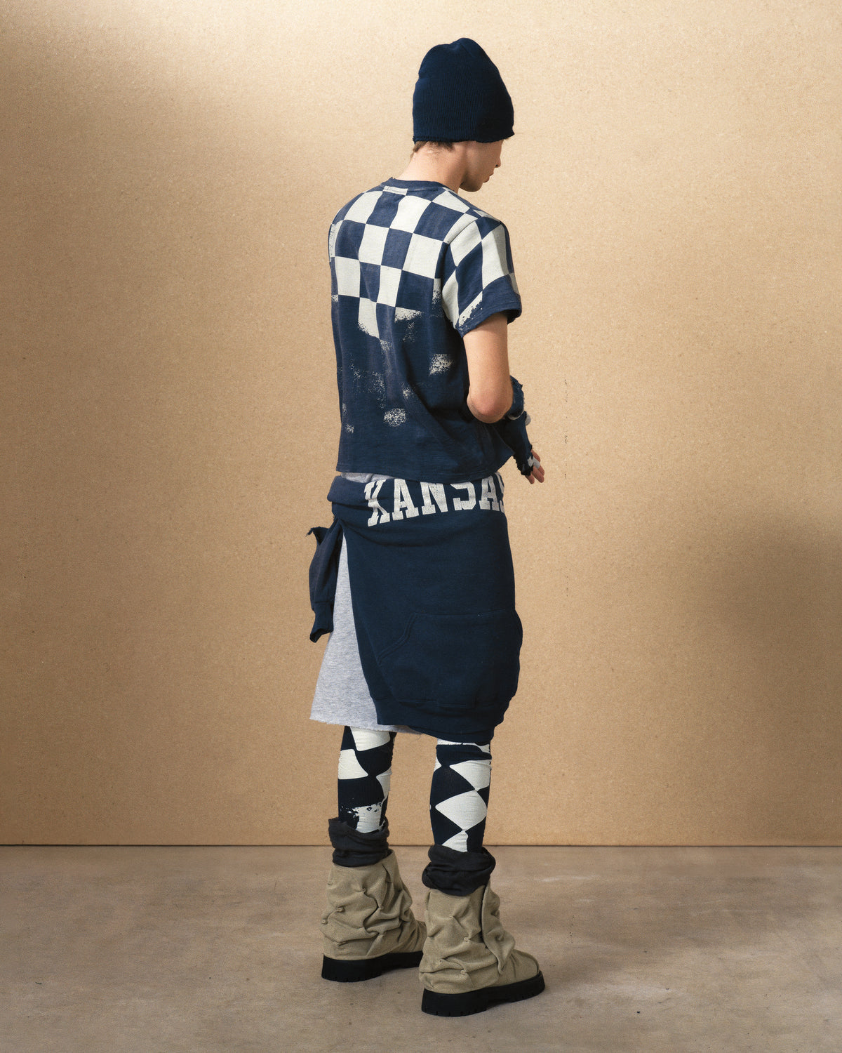 'CHECKERBOARD' TEE SHIRT IN VINTAGE NAVY