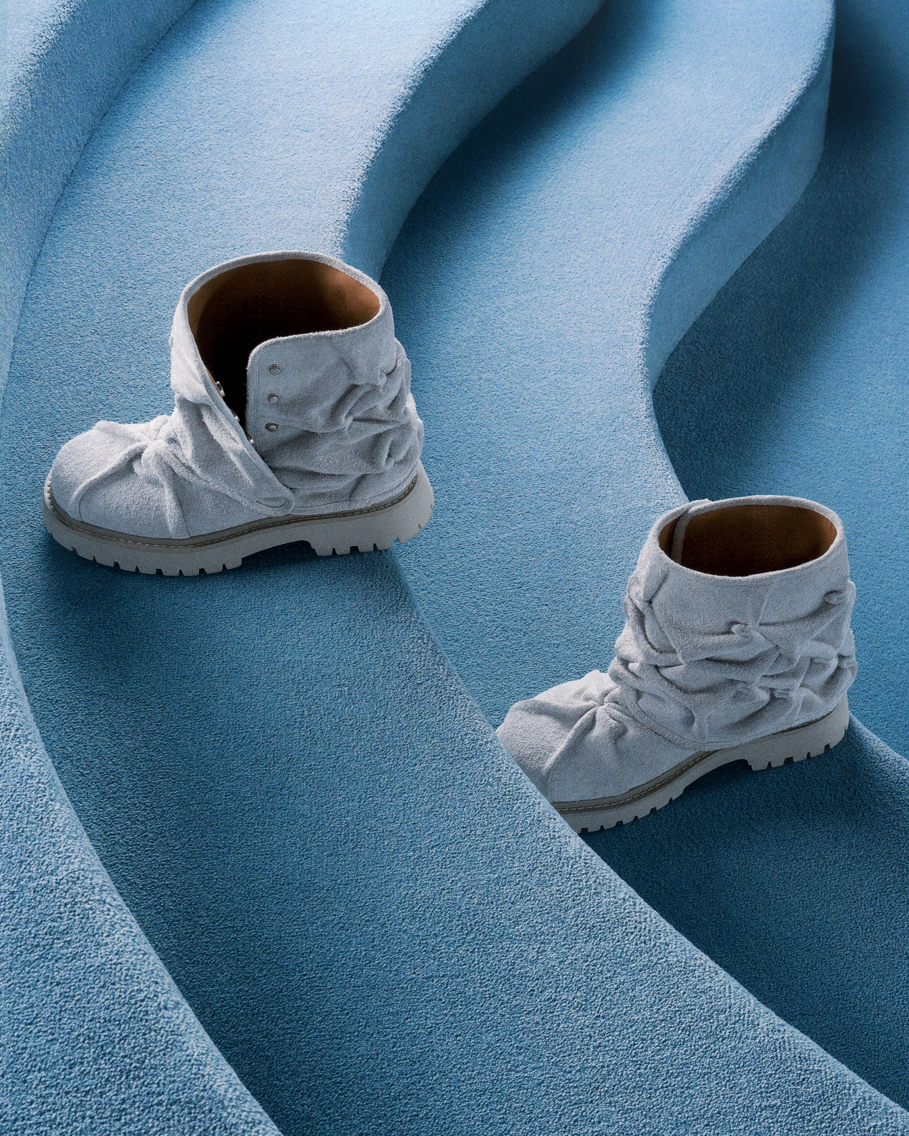 Pinch Boots in Salt
